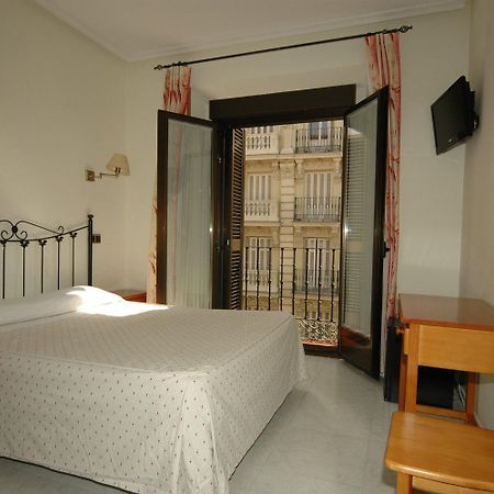 Hostal Ivor Madrid Exterior photo